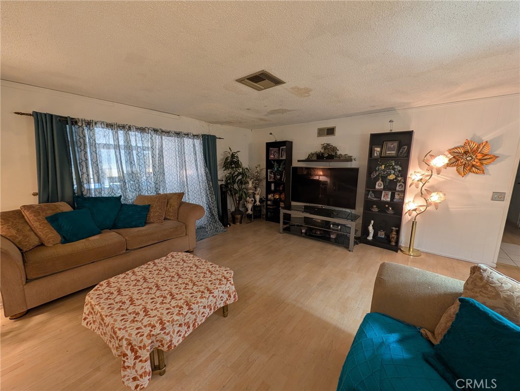 10883 Vinedale Property Photo 6