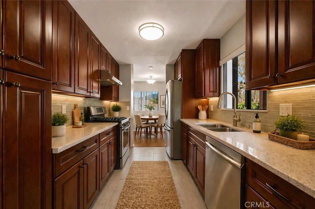 1304 Stanley 10 Property Photo 5