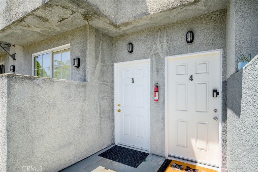 4328 Whitsett Avenue Property Photo 3