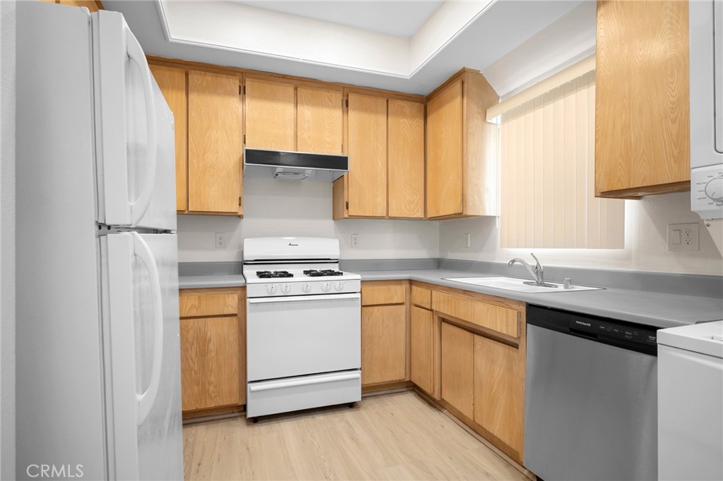 4328 Whitsett Avenue Property Photo 12
