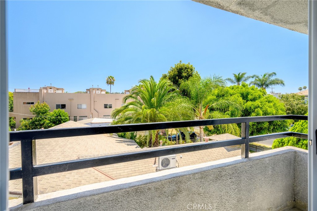 4328 Whitsett Avenue Property Photo 17