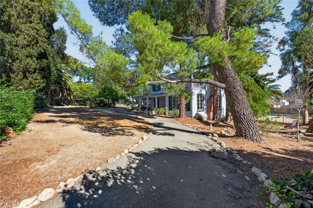 6604 Valmont Street Property Photo 16