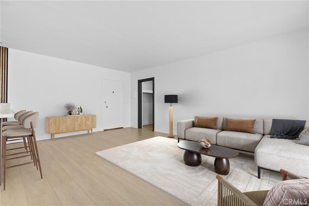 960 Larrabee 120 Property Photo 4