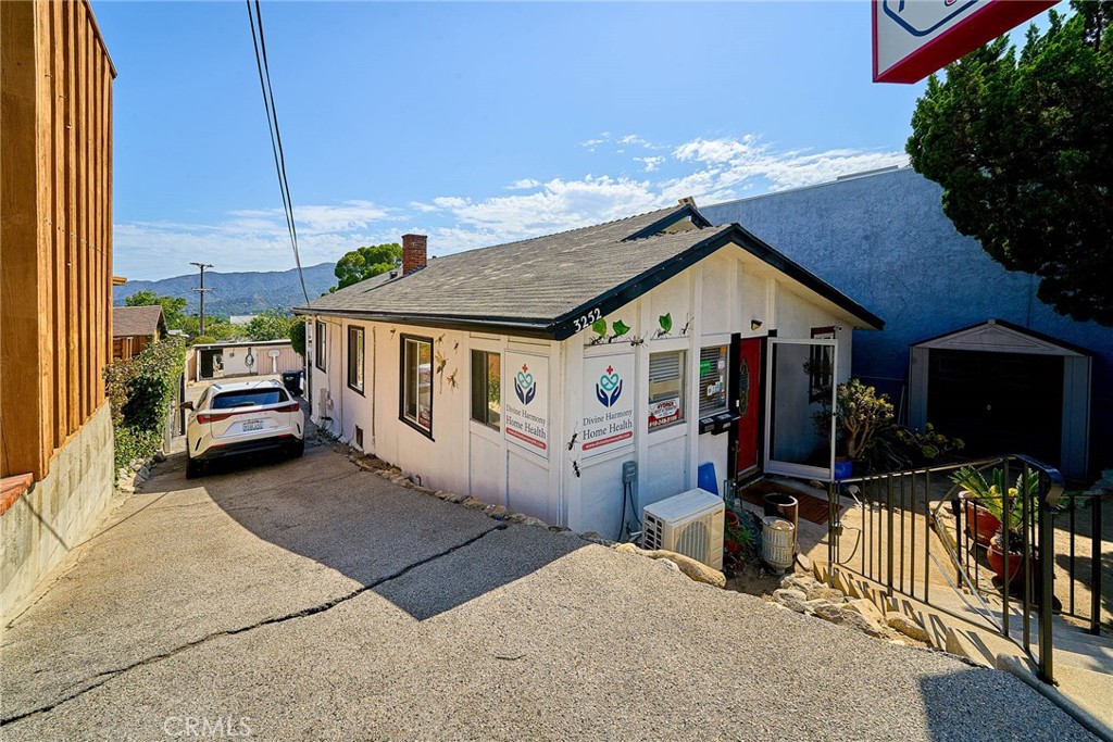 3252 Foothill Boulevard Property Photo 2