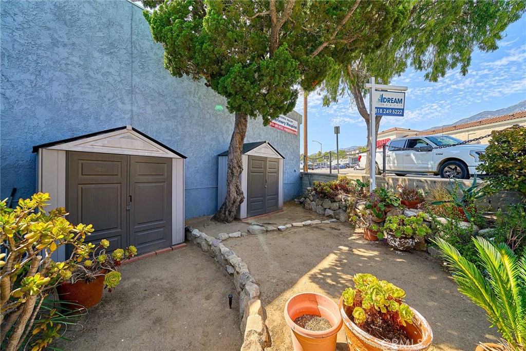 3252 Foothill Boulevard Property Photo 3