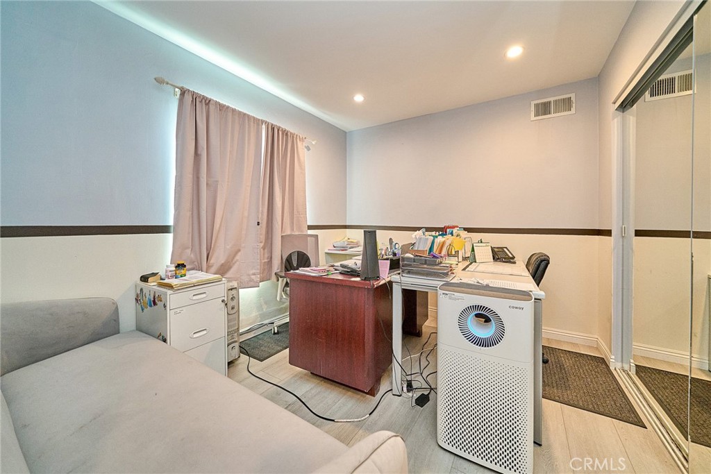3252 Foothill Boulevard Property Photo 12