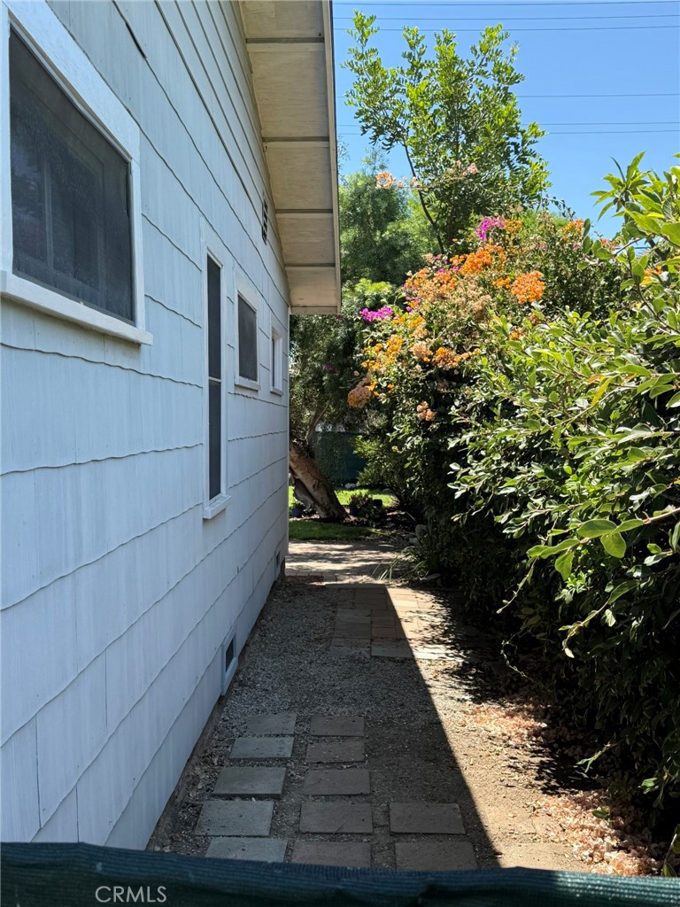 436 W Elk Avenue Property Photo 3