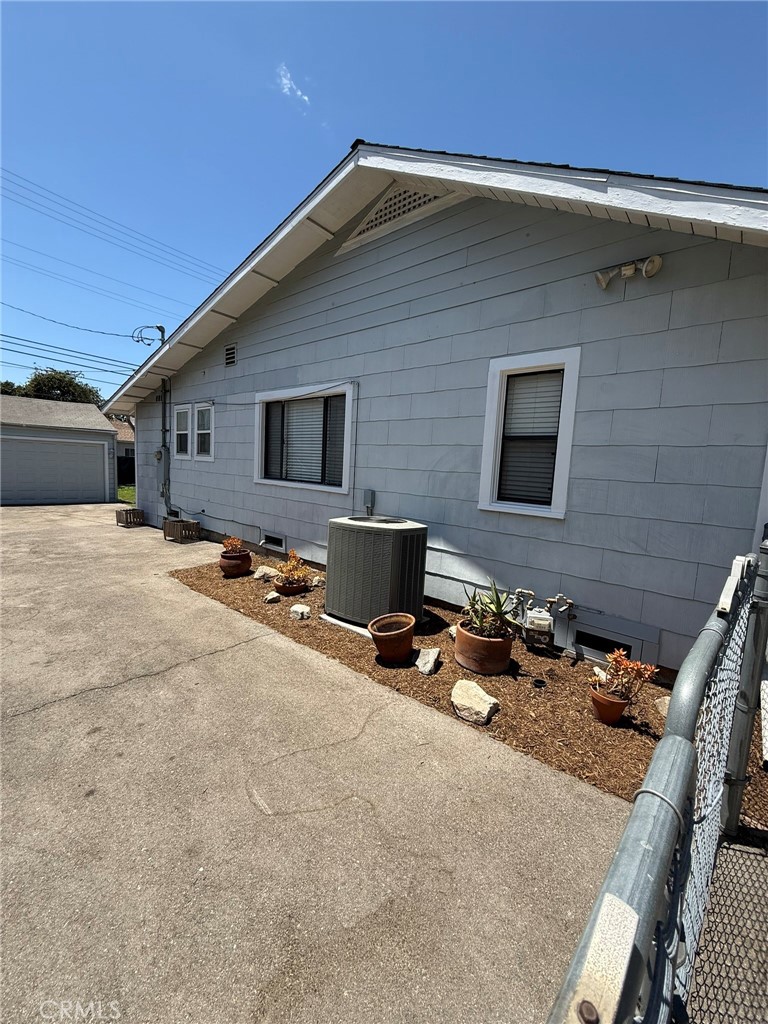 436 W Elk Avenue Property Photo 4