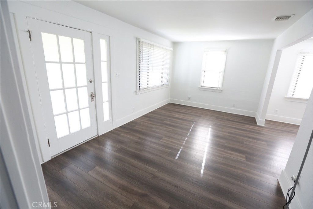436 W Elk Avenue Property Photo 5