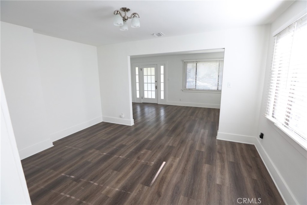 436 W Elk Avenue Property Photo 6