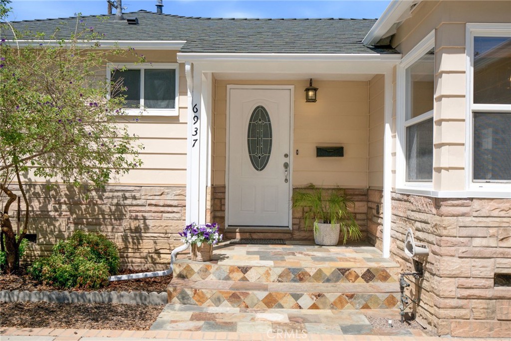 6937 Zelzah Avenue Property Photo 3