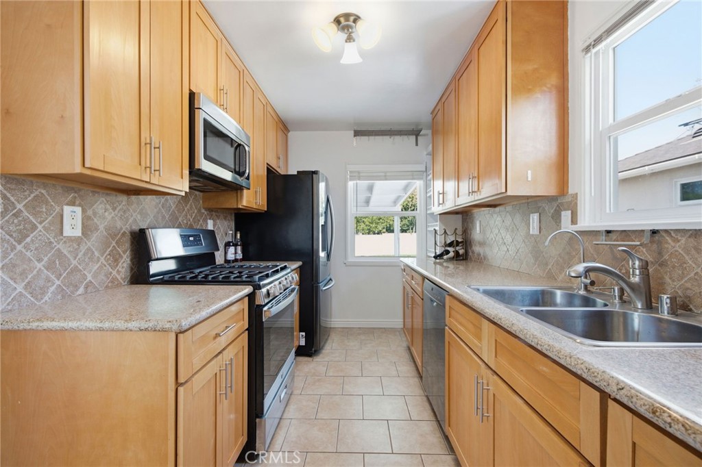 6937 Zelzah Avenue Property Photo 11