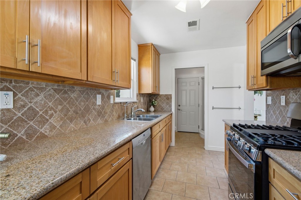 6937 Zelzah Avenue Property Photo 13