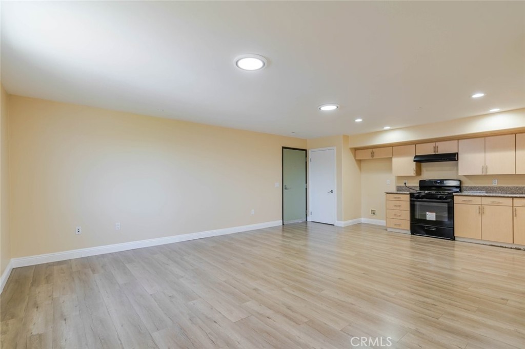 1466 Tamarind Avenue 401 Property Photo 4