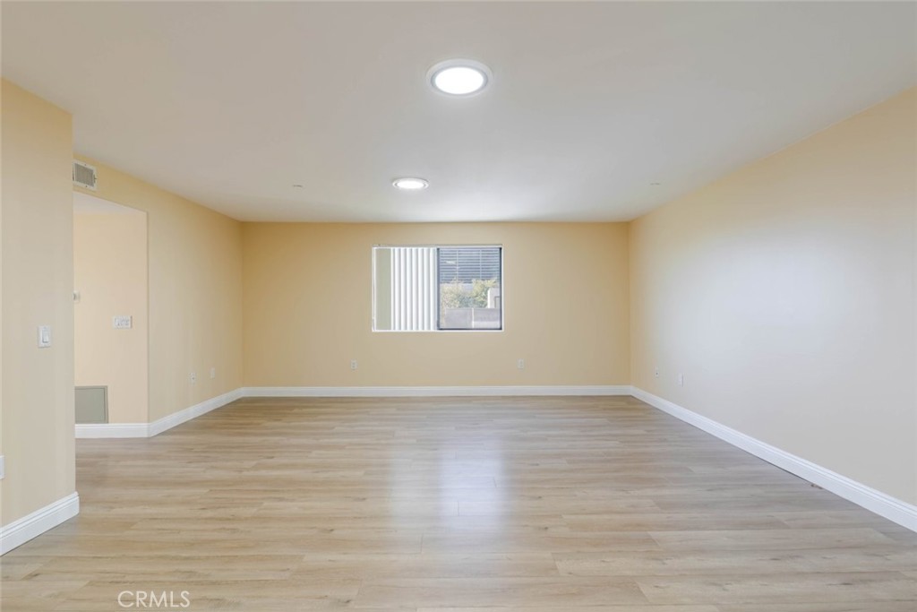 1466 Tamarind Avenue 401 Property Photo 7
