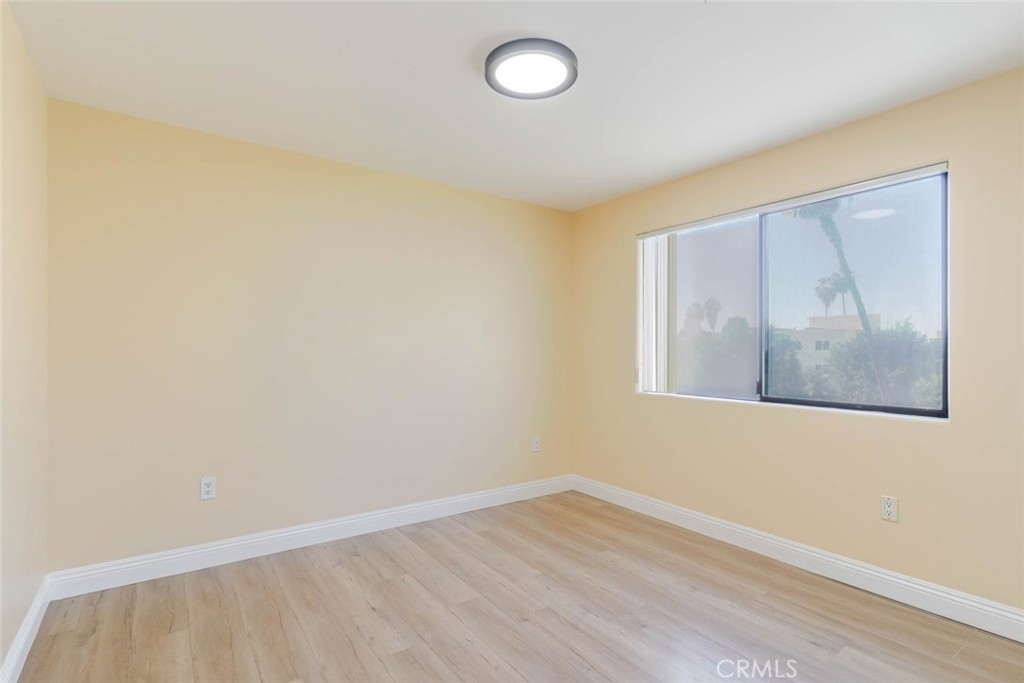 1466 Tamarind Avenue 401 Property Photo 8