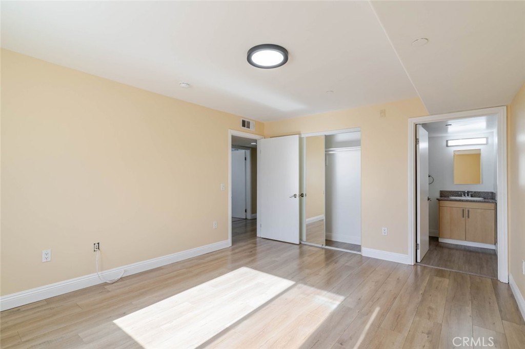1466 Tamarind Avenue 401 Property Photo 11