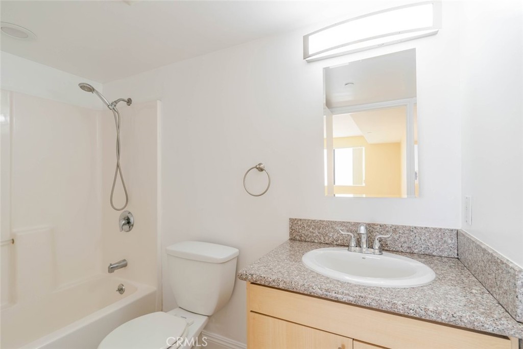1466 Tamarind Avenue 401 Property Photo 12