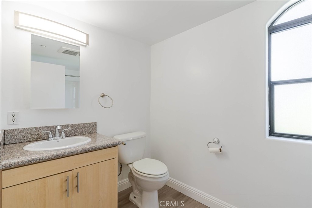 1466 Tamarind Avenue 401 Property Photo 13