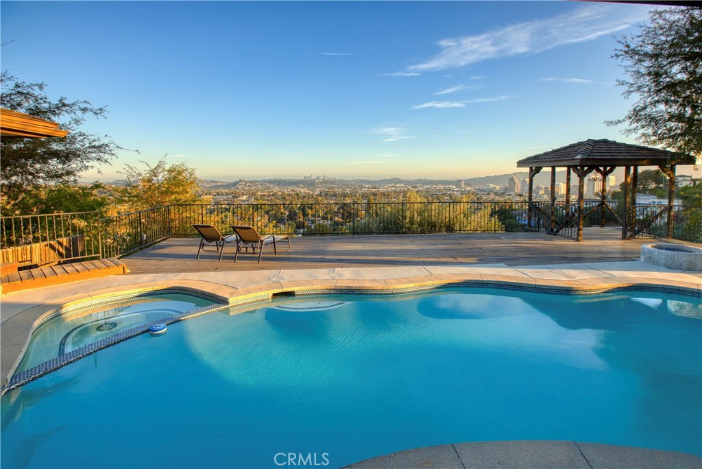 1625 Oakengate Drive Property Photo 2