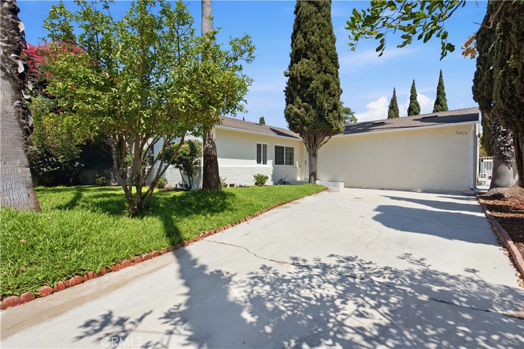 11215 Lull Property Photo 1