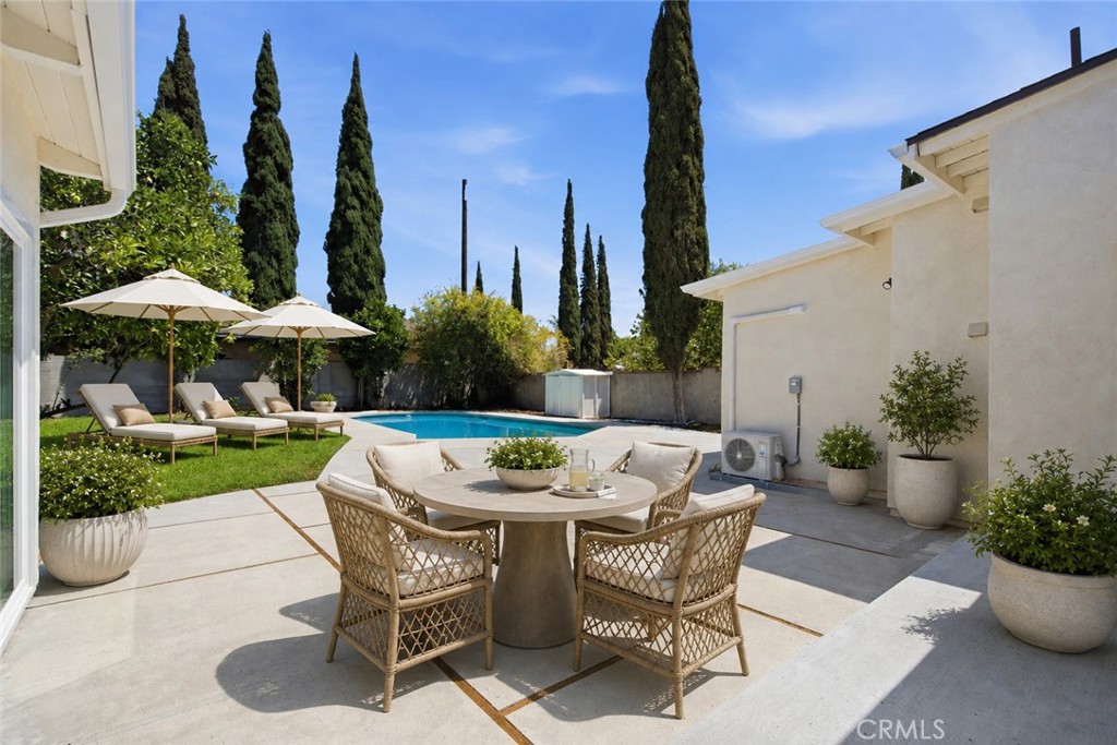 11215 Lull Property Photo 6