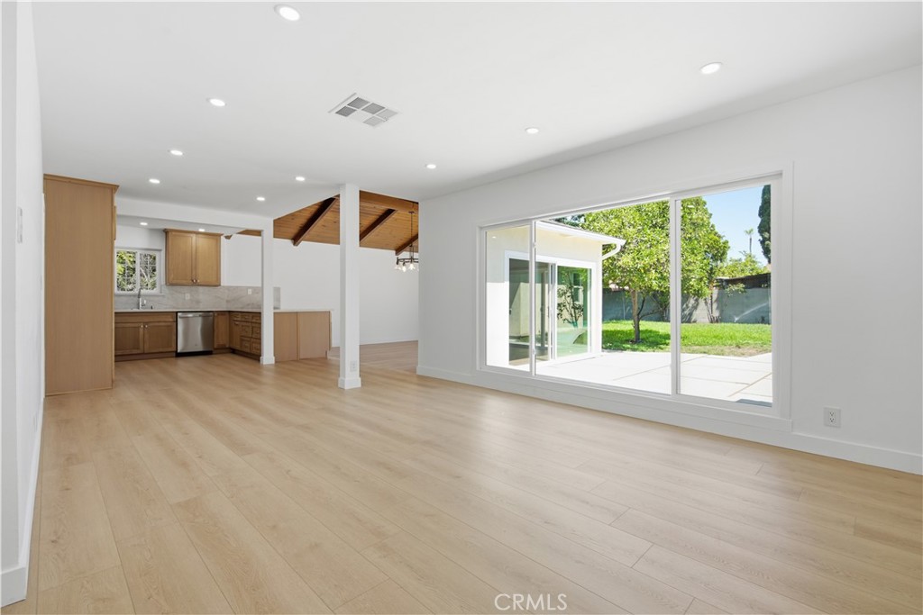 11215 Lull Property Photo 7