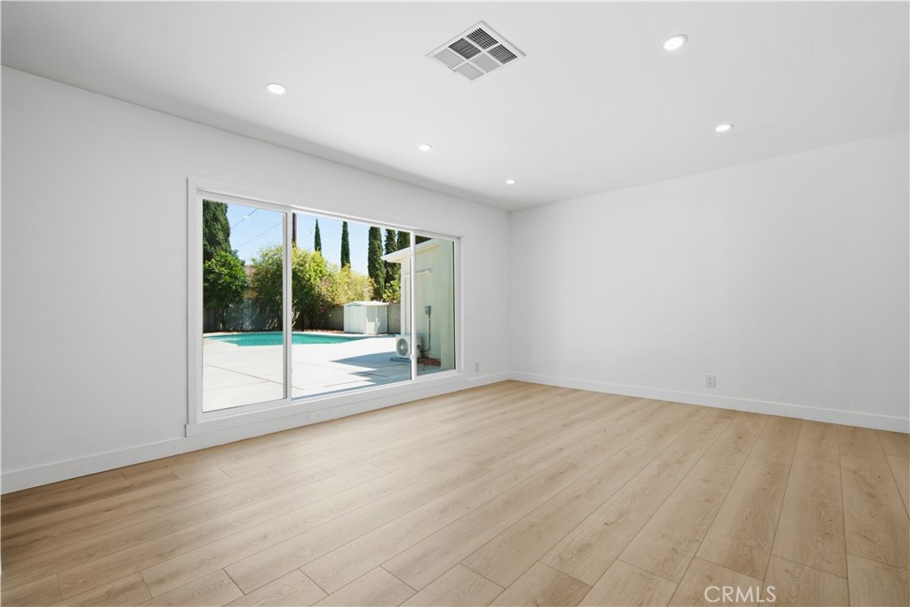 11215 Lull Property Photo 8