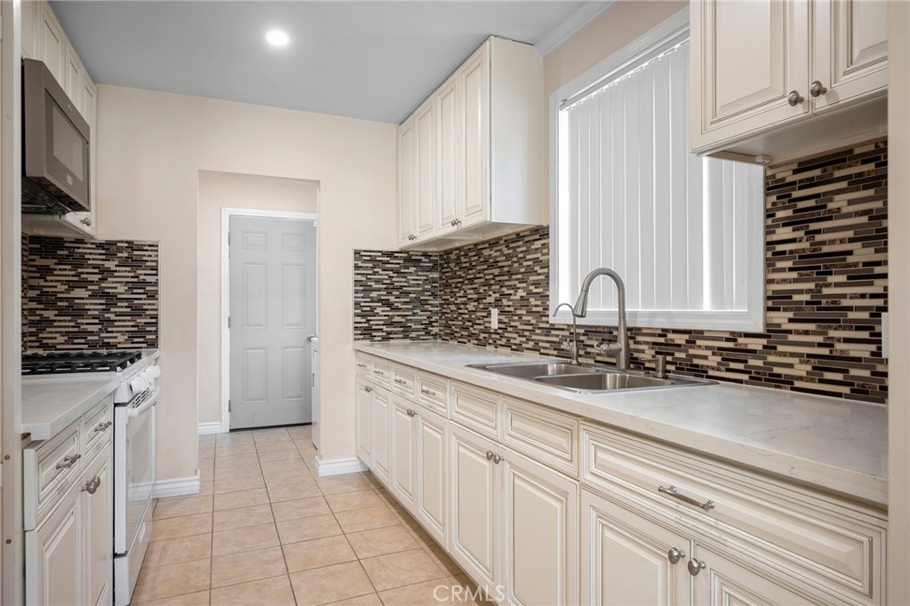528 Ivy Street Property Photo 9