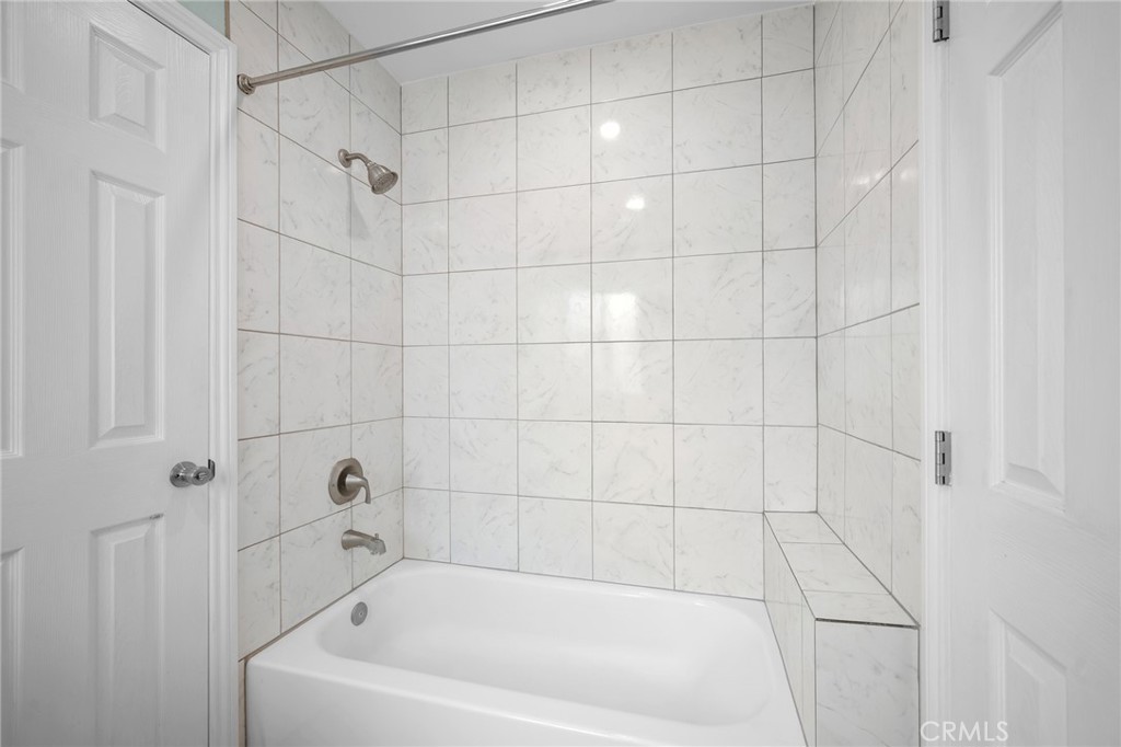 528 Ivy Street Property Photo 17