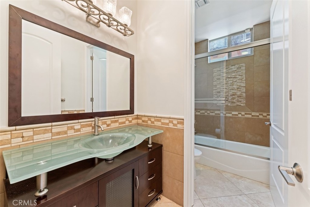 8808 Yates Street Property Photo 26