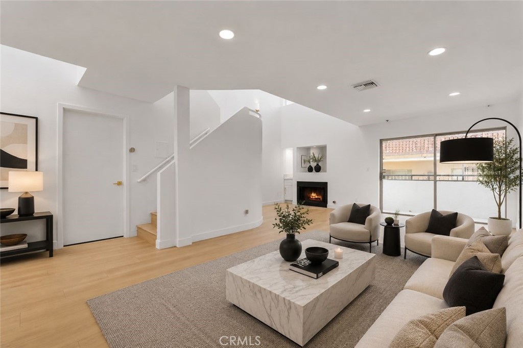 6036 Hazelhurst #C Property Photo 1
