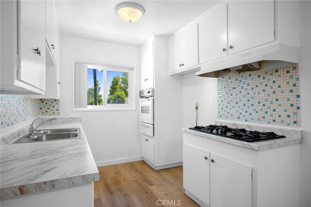 17845 Sherman Way 7 Property Photo 11