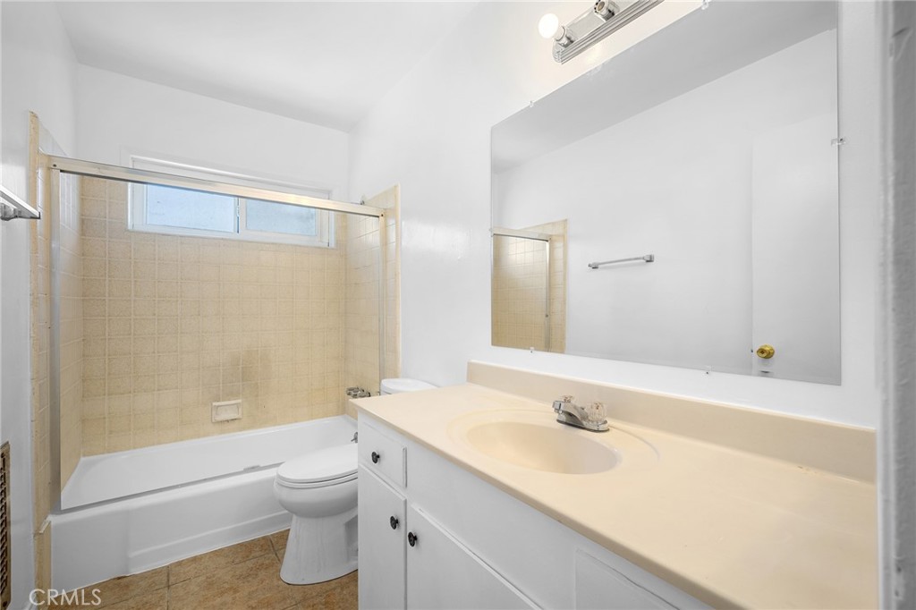 17845 Sherman Way 7 Property Photo 15
