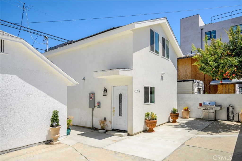 6235 Banner Avenue 1/4 Property Photo 1