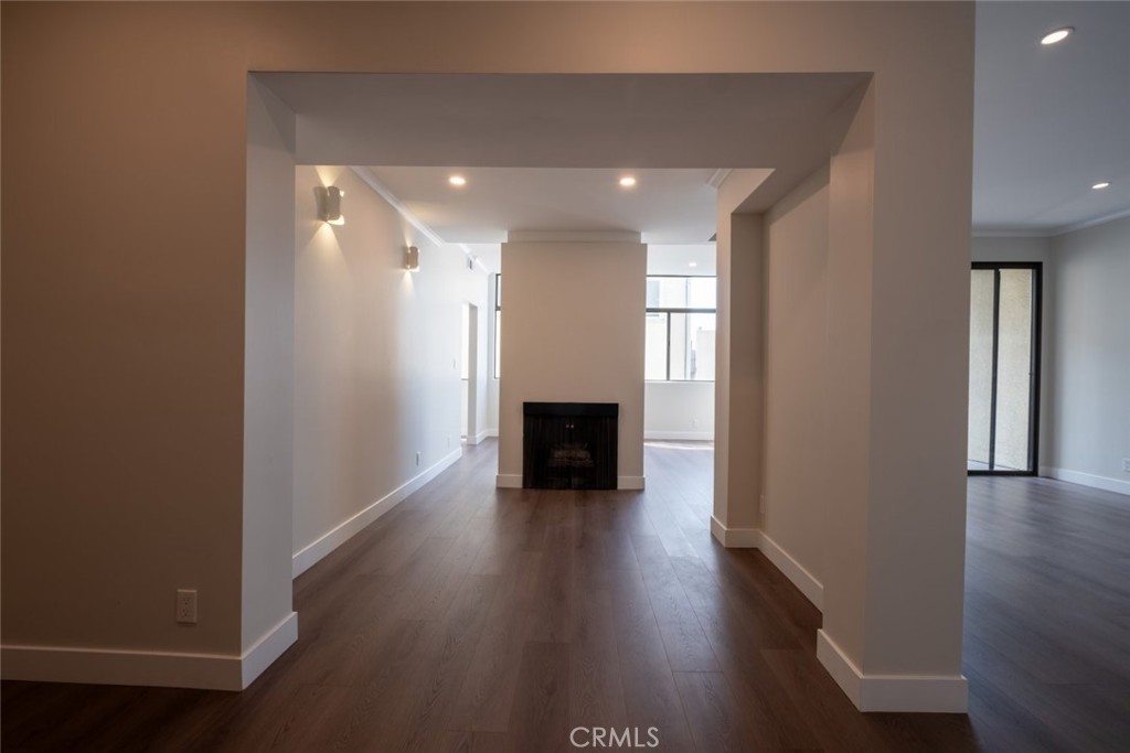 1305 N Columbus Avenue 112 Property Photo 6