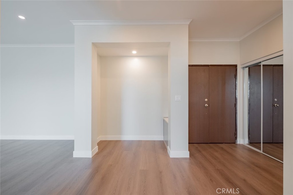 1305 N Columbus Avenue 112 Property Photo 7