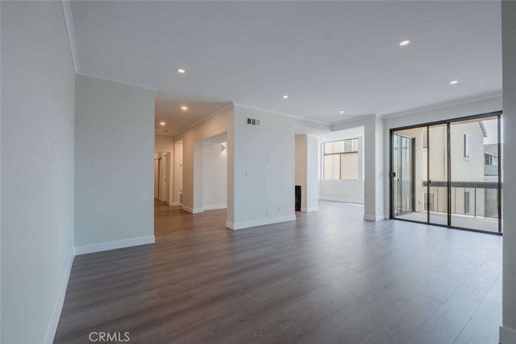 1305 N Columbus Avenue 112 Property Photo 8