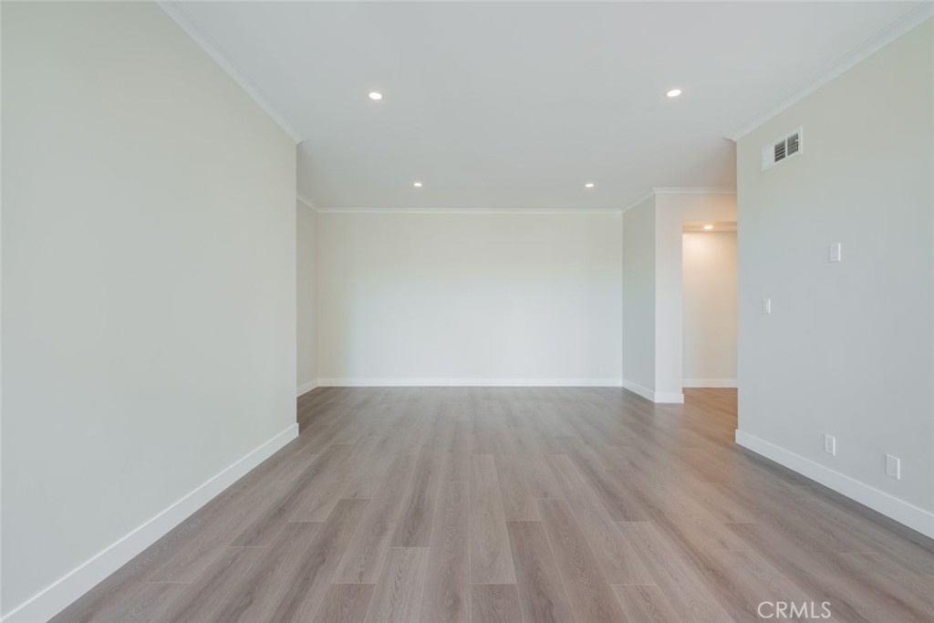 1305 N Columbus Avenue 112 Property Photo 10