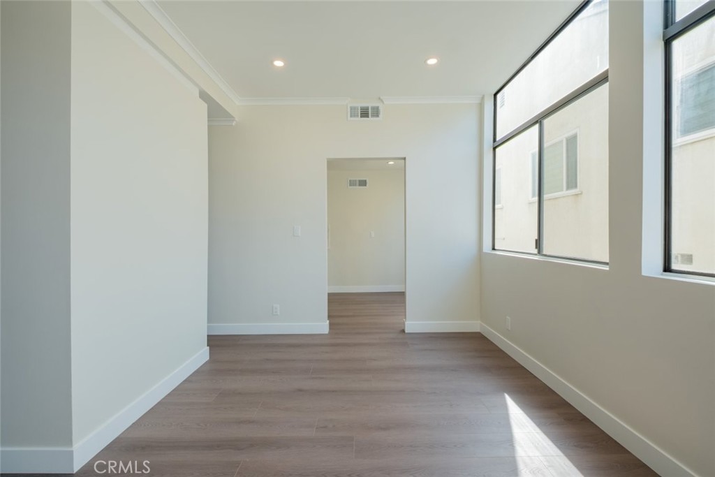 1305 N Columbus Avenue 112 Property Photo 13