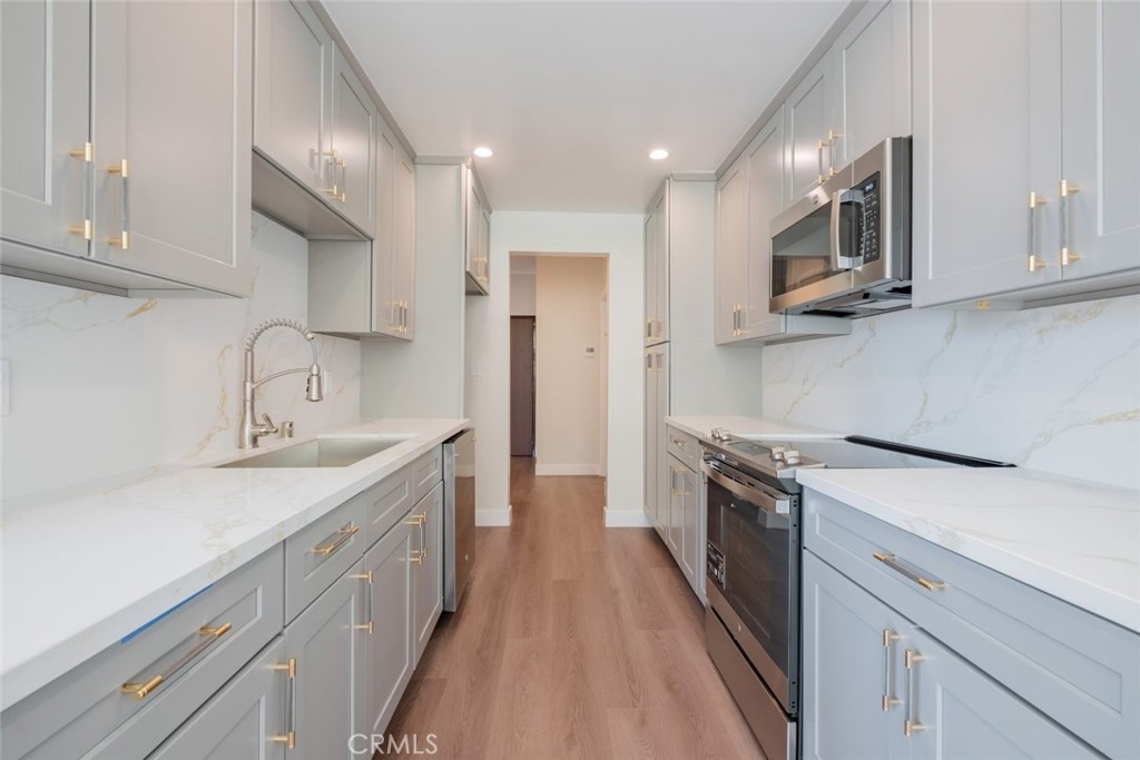 1305 N Columbus Avenue 112 Property Photo 14