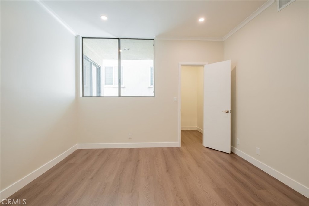 1305 N Columbus Avenue 112 Property Photo 18