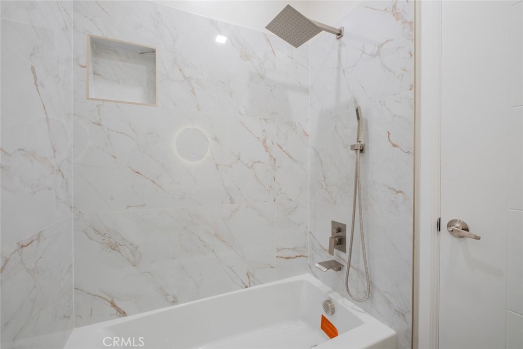 1305 N Columbus Avenue 112 Property Photo 22