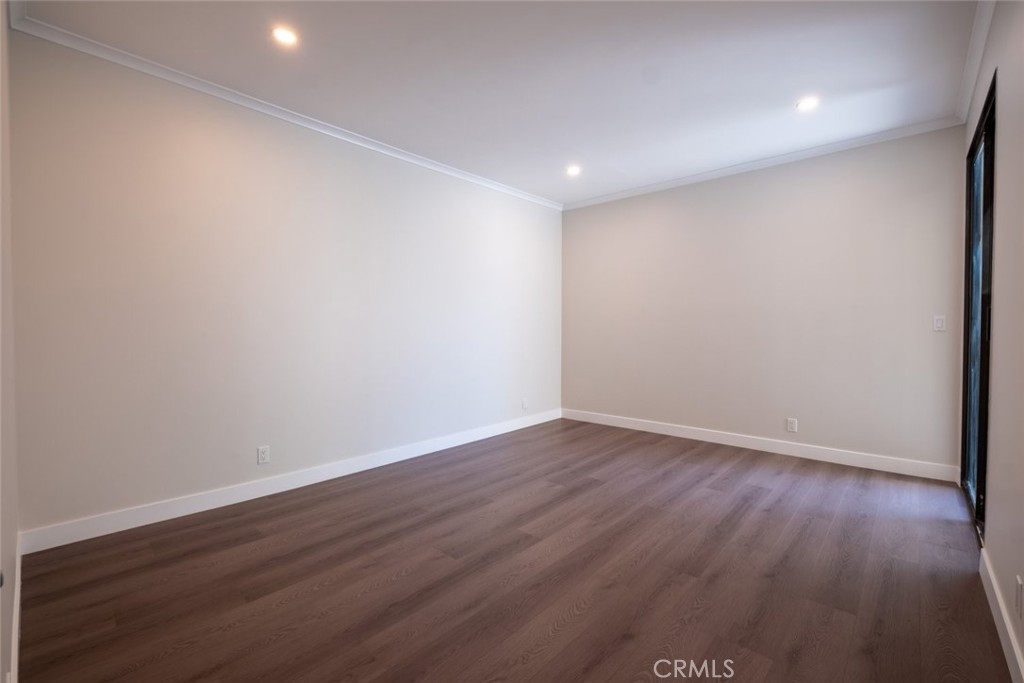 1305 N Columbus Avenue 112 Property Photo 23