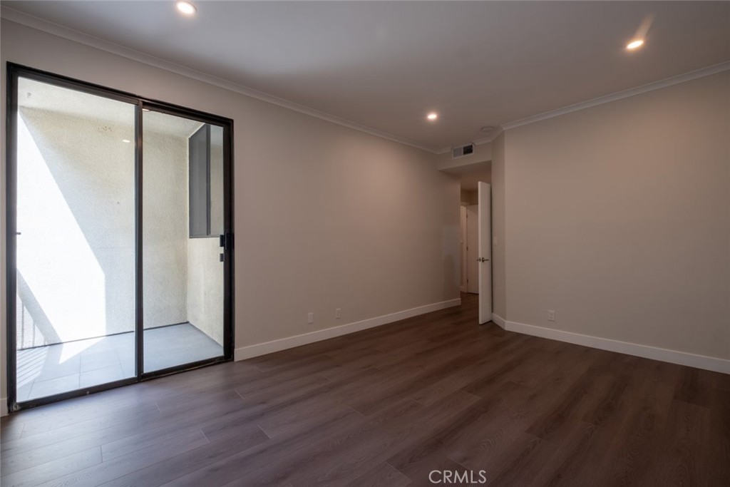 1305 N Columbus Avenue 112 Property Photo 25