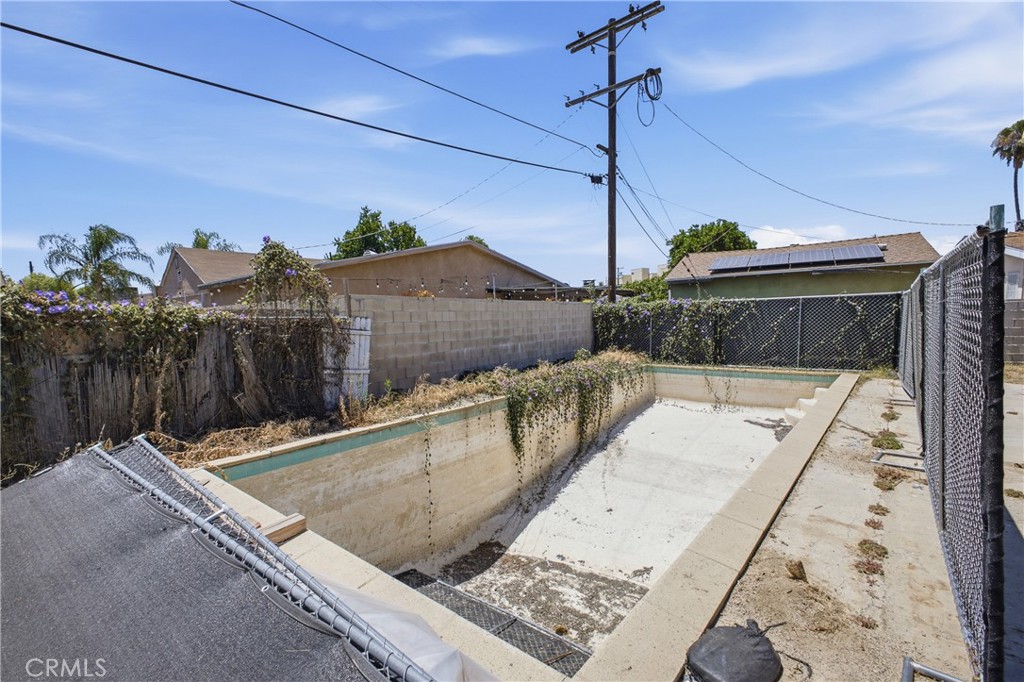 6729 Babcock Avenue Property Photo 2