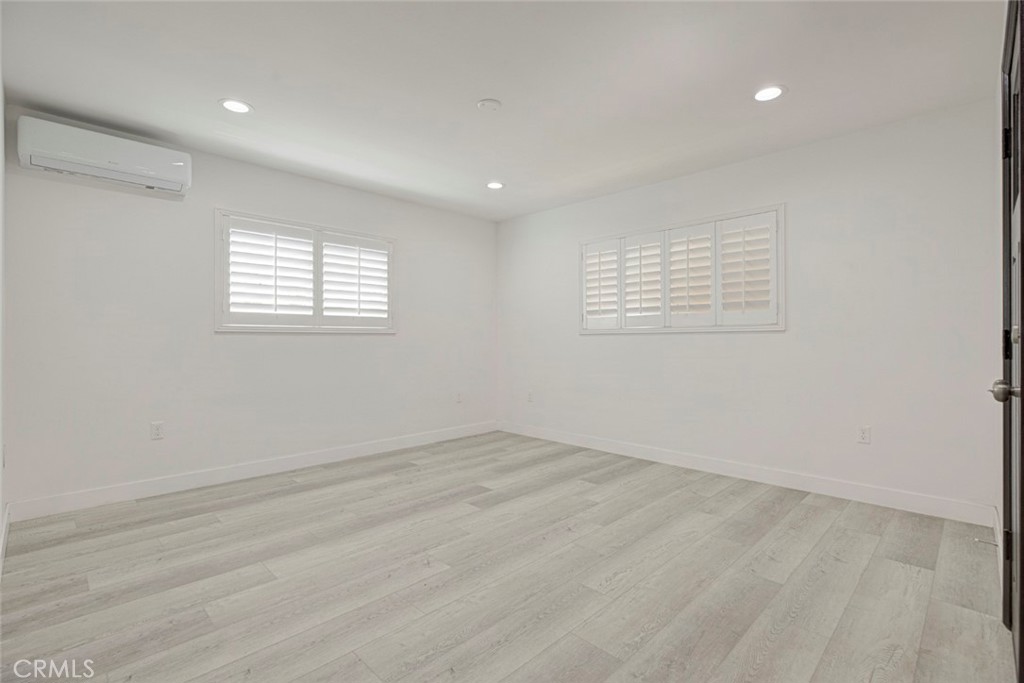 1307 E Acacia Property Photo 5