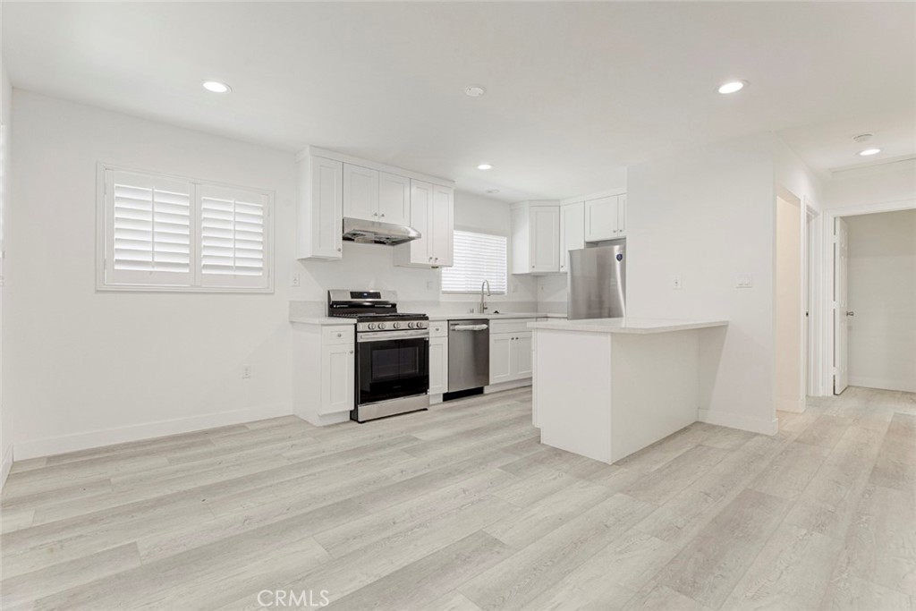 1307 E Acacia Property Photo 6