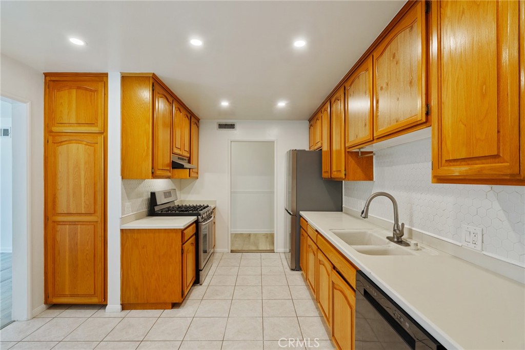 20353 Gault Property Photo 9
