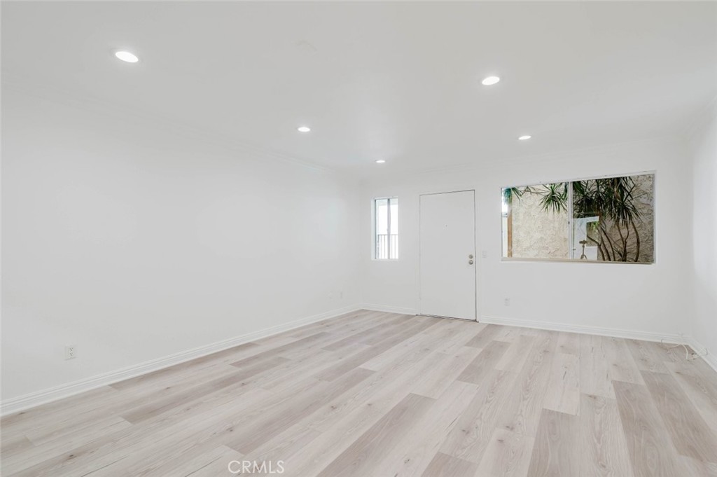 333 Burchett Street 111 Property Photo 4